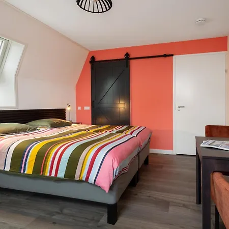 فندق مبيت وإفطار Lowlander 3*