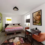 Bed & Breakfast Lowlander 3*