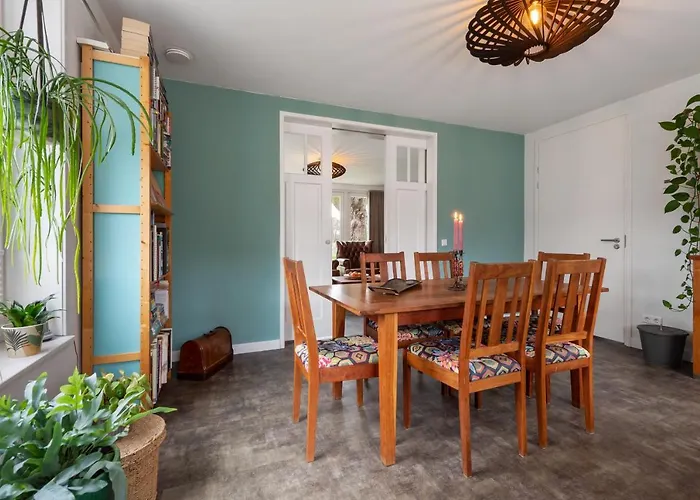 Lowlander Oda ve Kahvaltı 3*